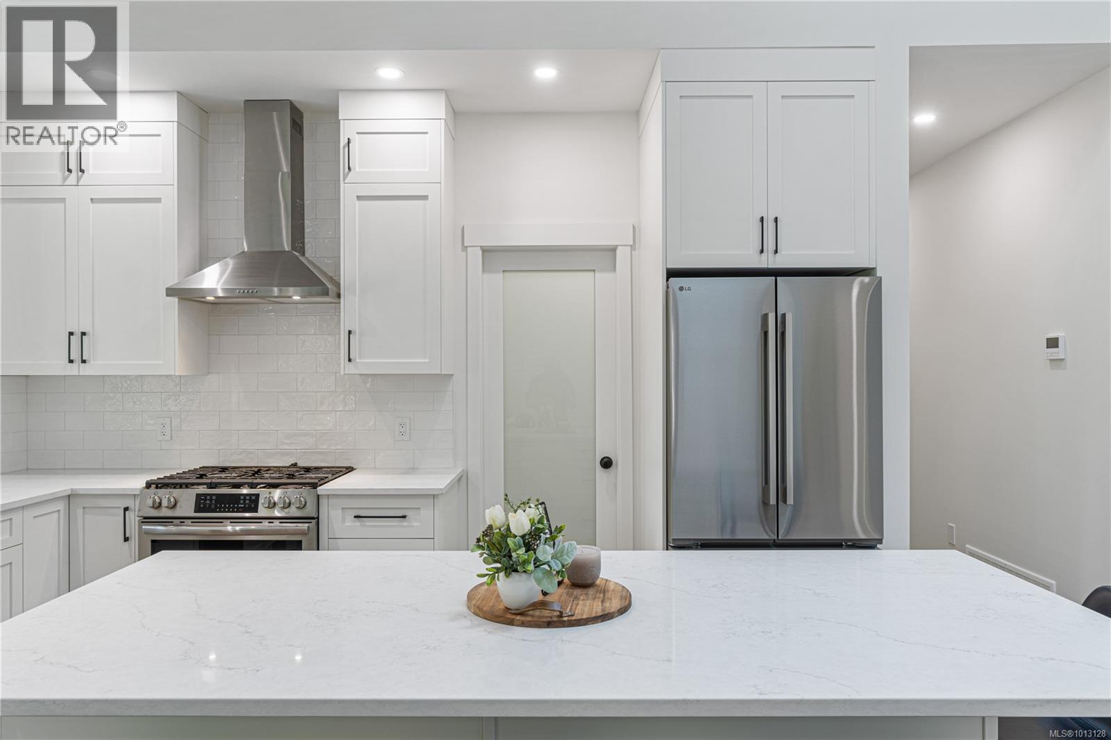 1940 Woobank Rd, Nanaimo