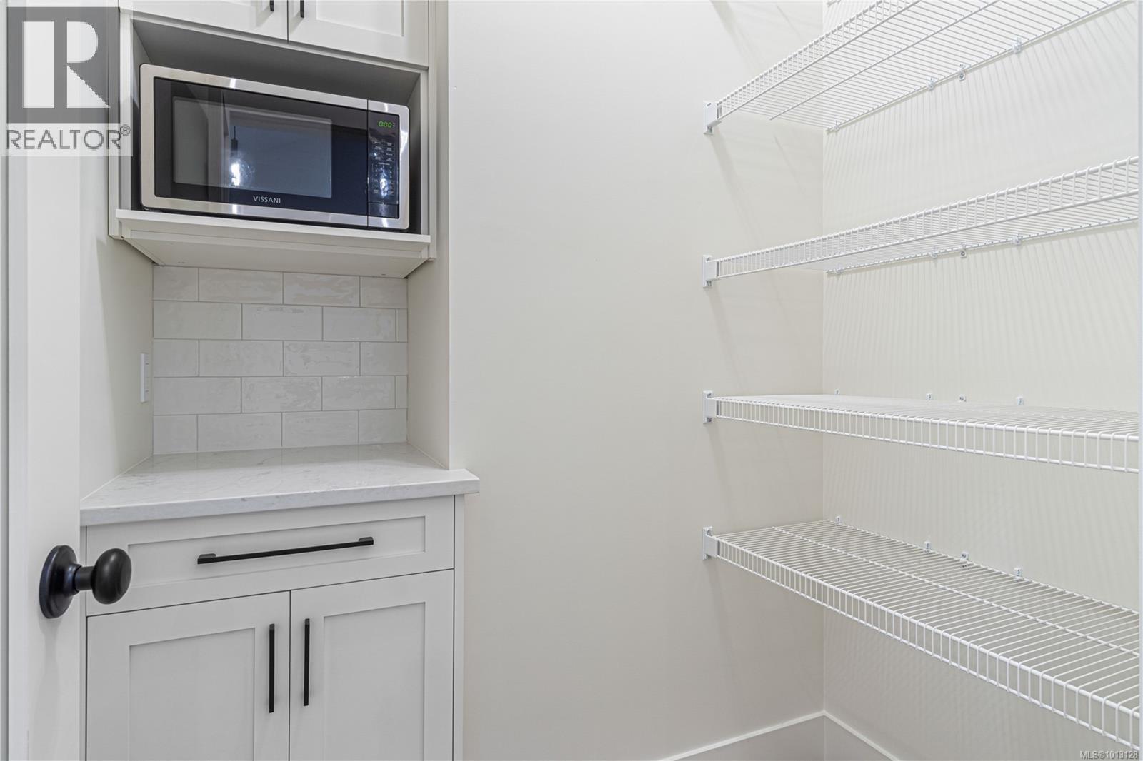 1940 Woobank Rd, Nanaimo