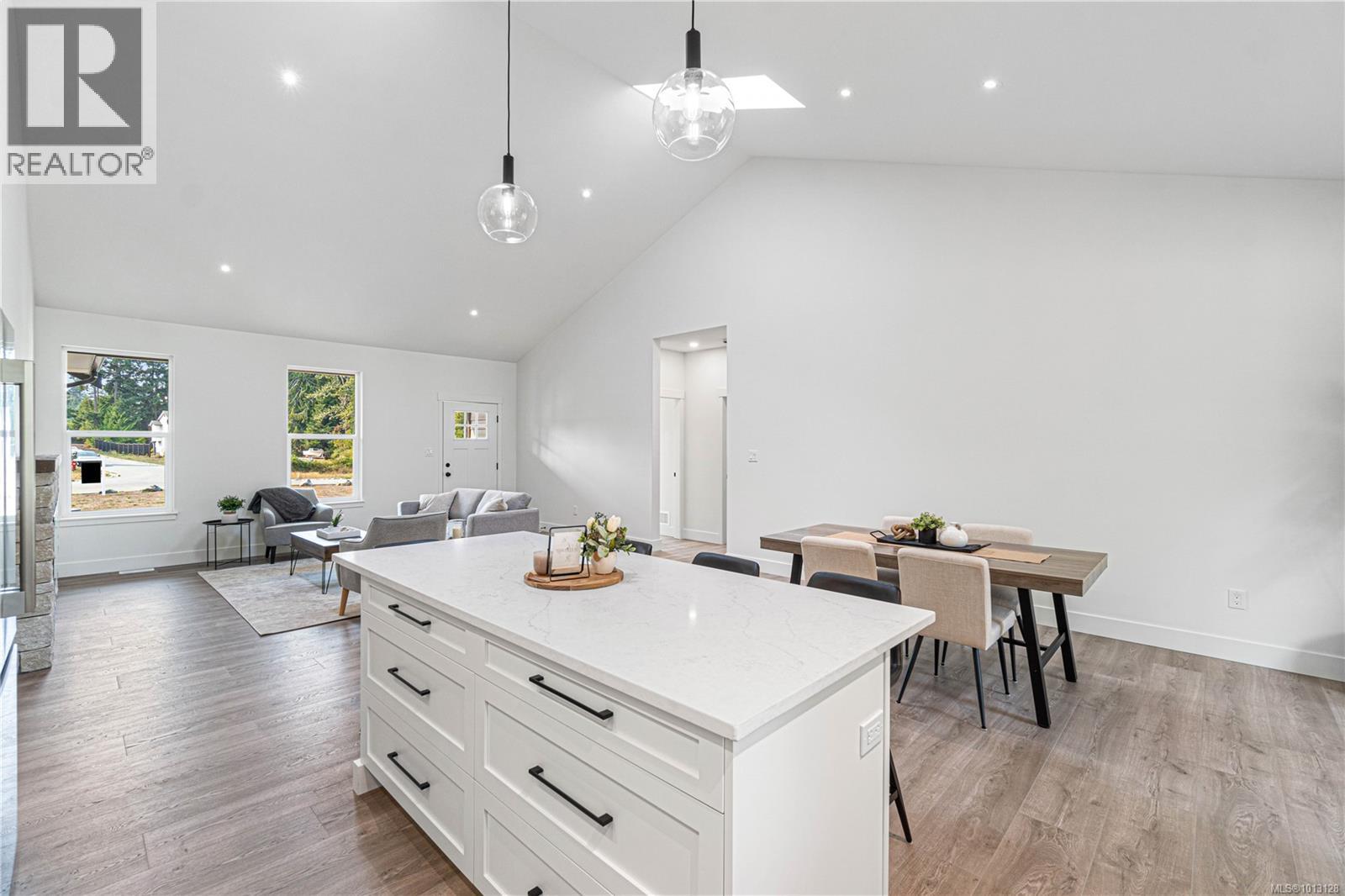 1940 Woobank Rd, Nanaimo