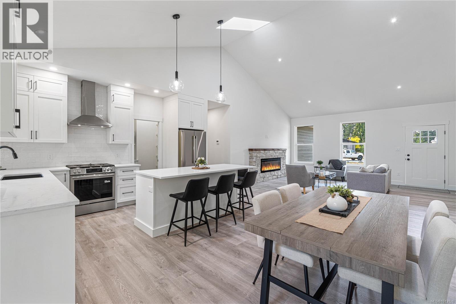 1940 Woobank Rd, Nanaimo