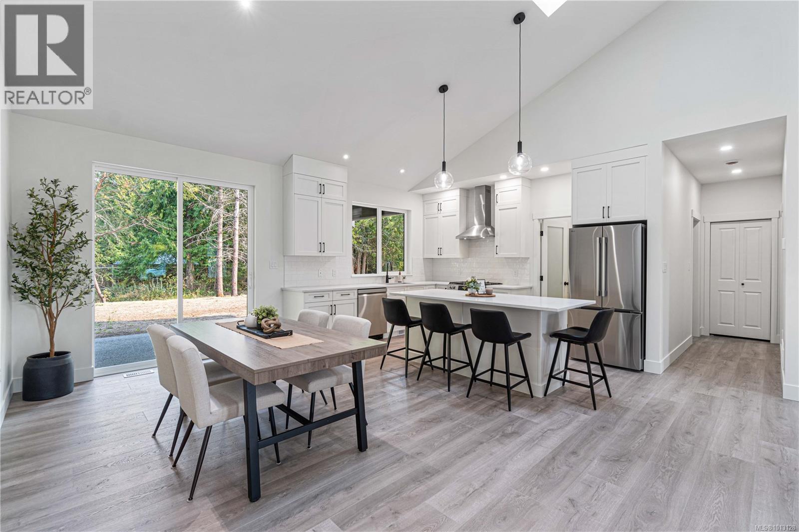 1940 Woobank Rd, Nanaimo