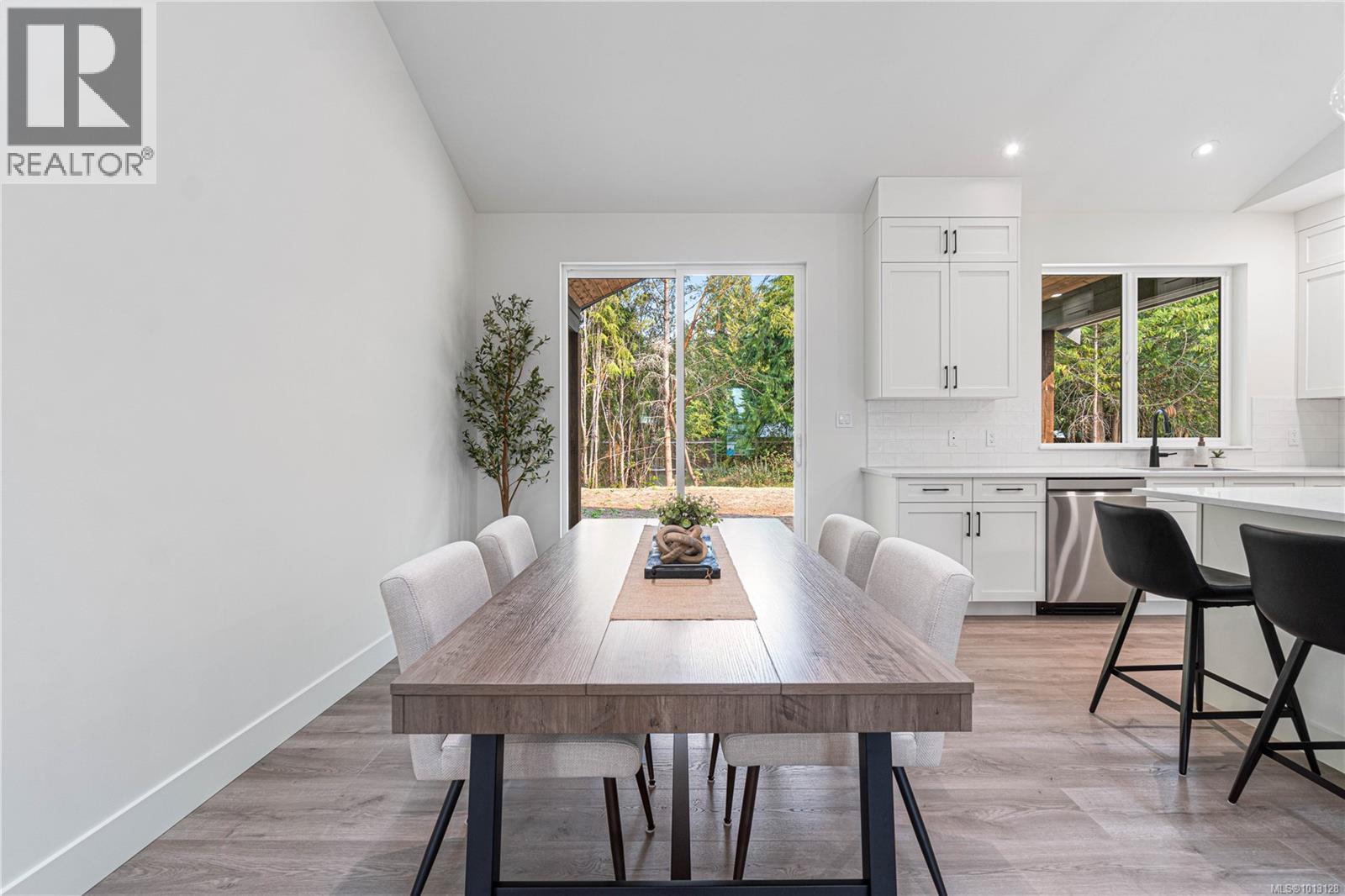 1940 Woobank Rd, Nanaimo