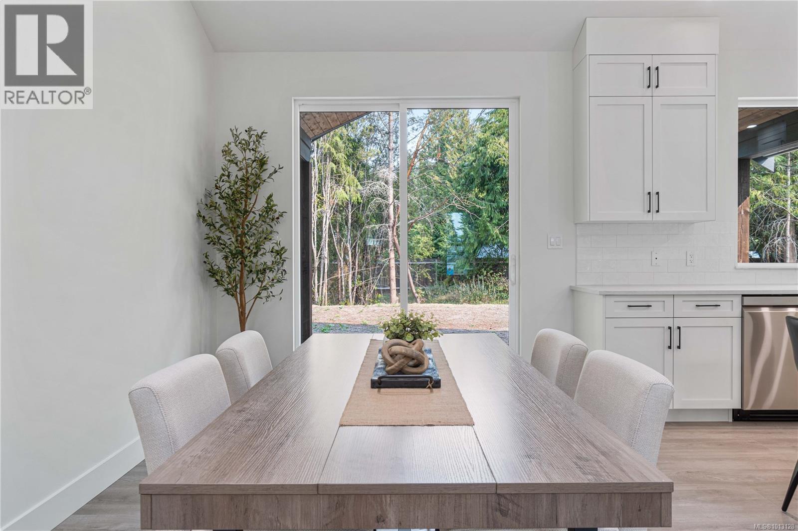 1940 Woobank Rd, Nanaimo