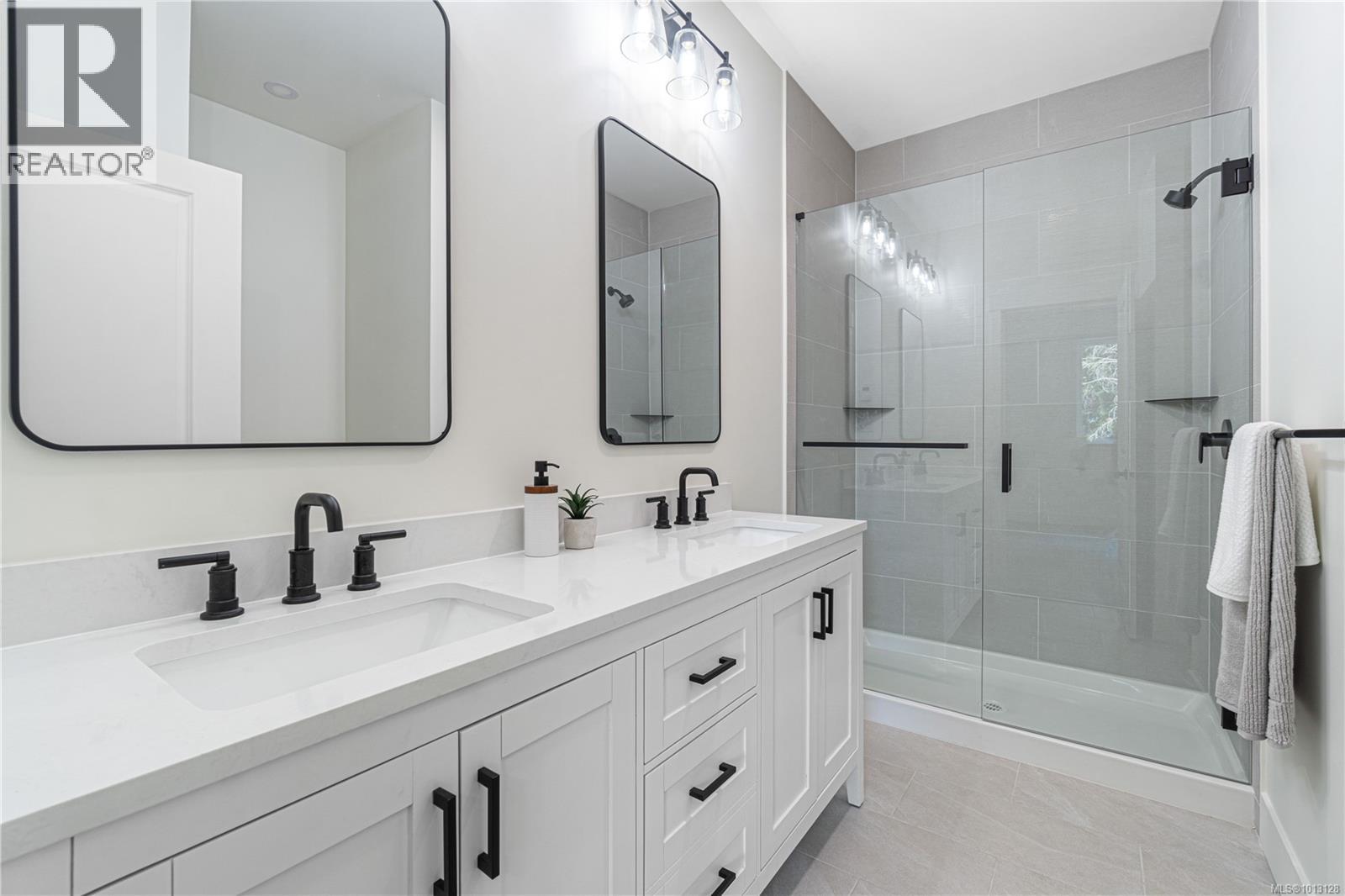 1940 Woobank Rd, Nanaimo