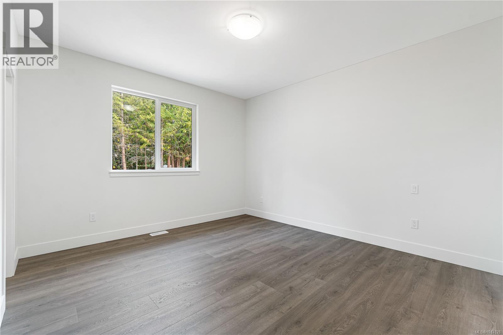 1940 Woobank Rd, Nanaimo