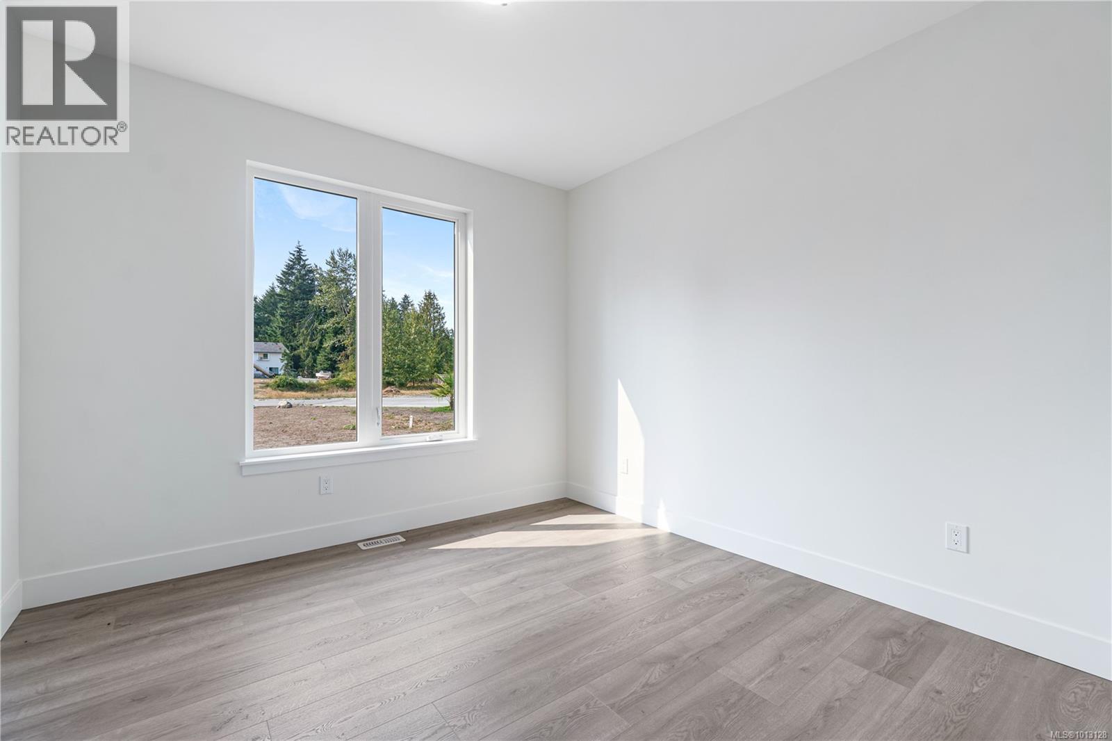 1940 Woobank Rd, Nanaimo