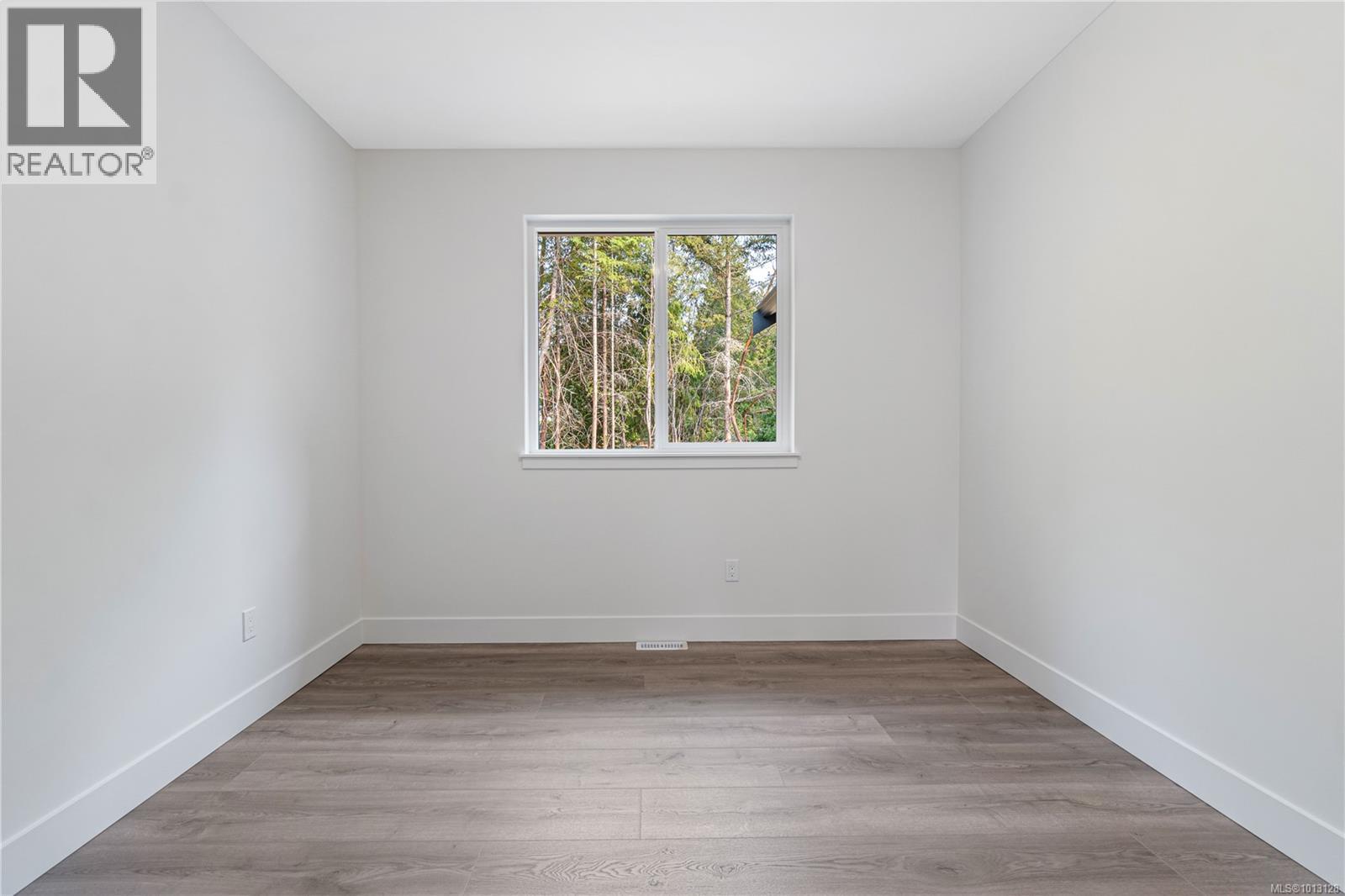 1940 Woobank Rd, Nanaimo