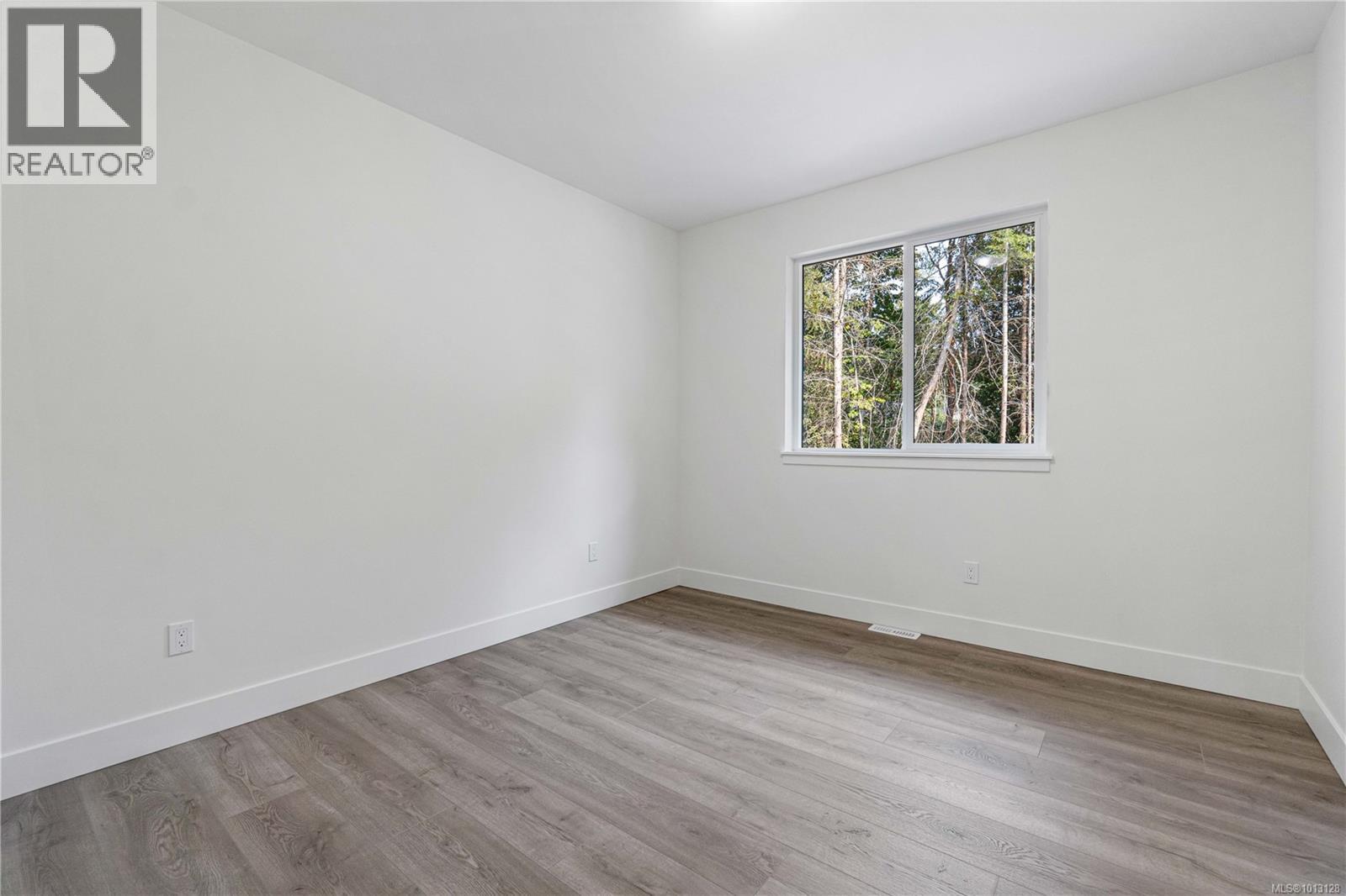 1940 Woobank Rd, Nanaimo