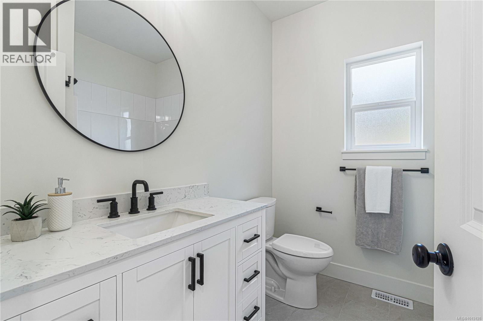 1940 Woobank Rd, Nanaimo