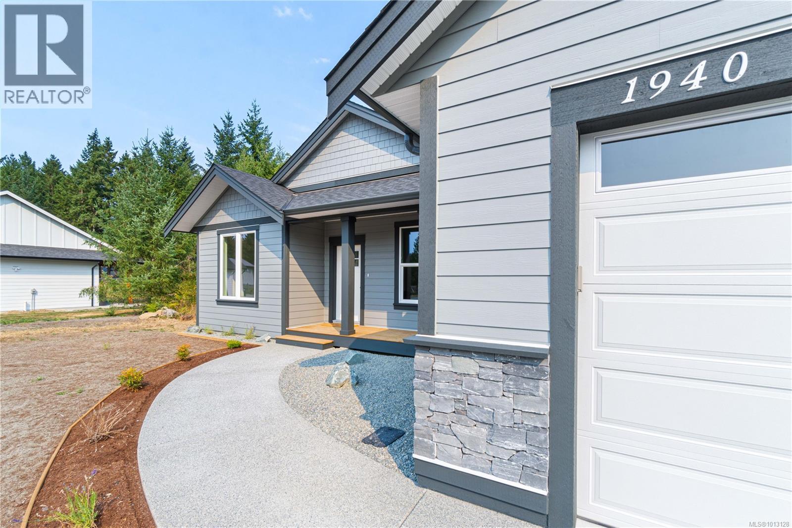 1940 Woobank Rd, Nanaimo