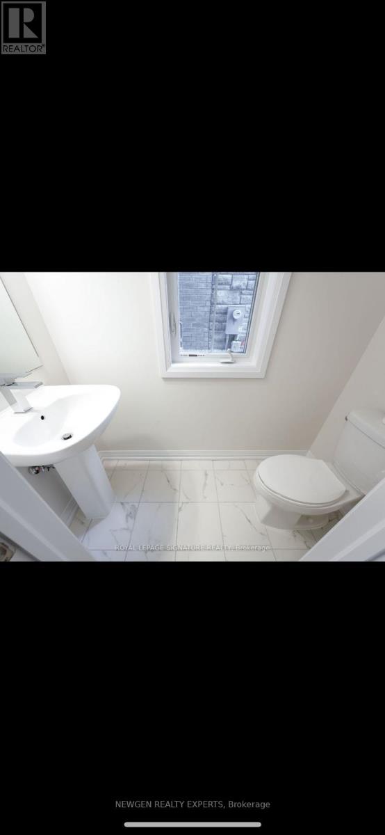 Photo 2 of 24 Coote Court E, Ajax ON