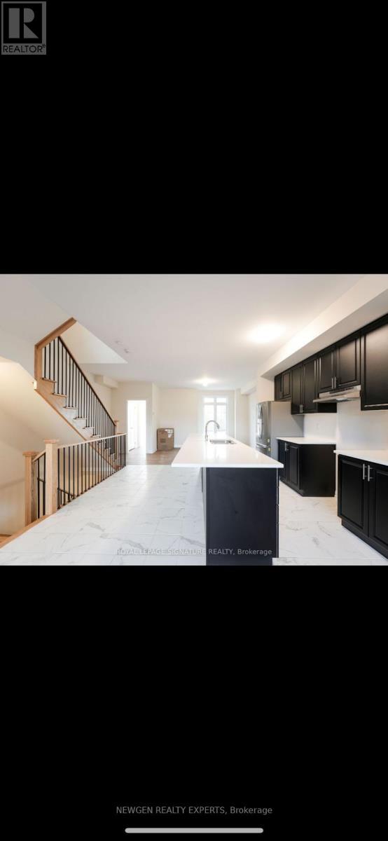 Photo 3 of 24 Coote Court E, Ajax ON