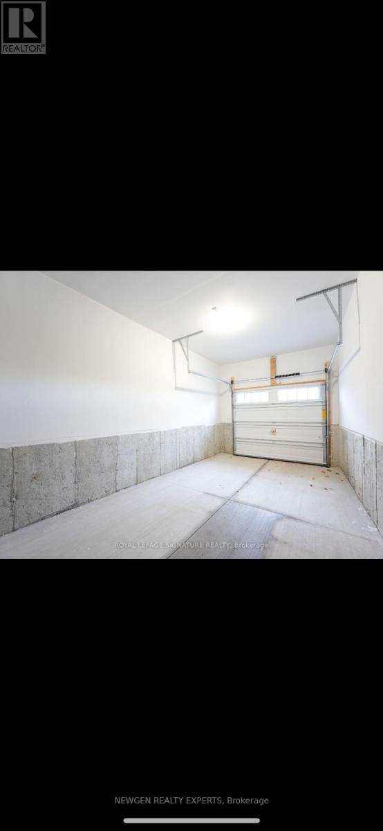 Photo 25 of 24 Coote Court E, Ajax ON