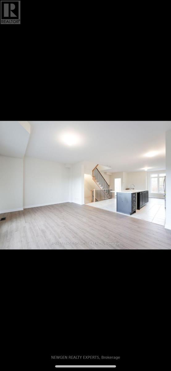 Photo 4 of 24 Coote Court E, Ajax ON