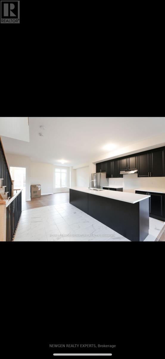 Photo 5 of 24 Coote Court E, Ajax ON