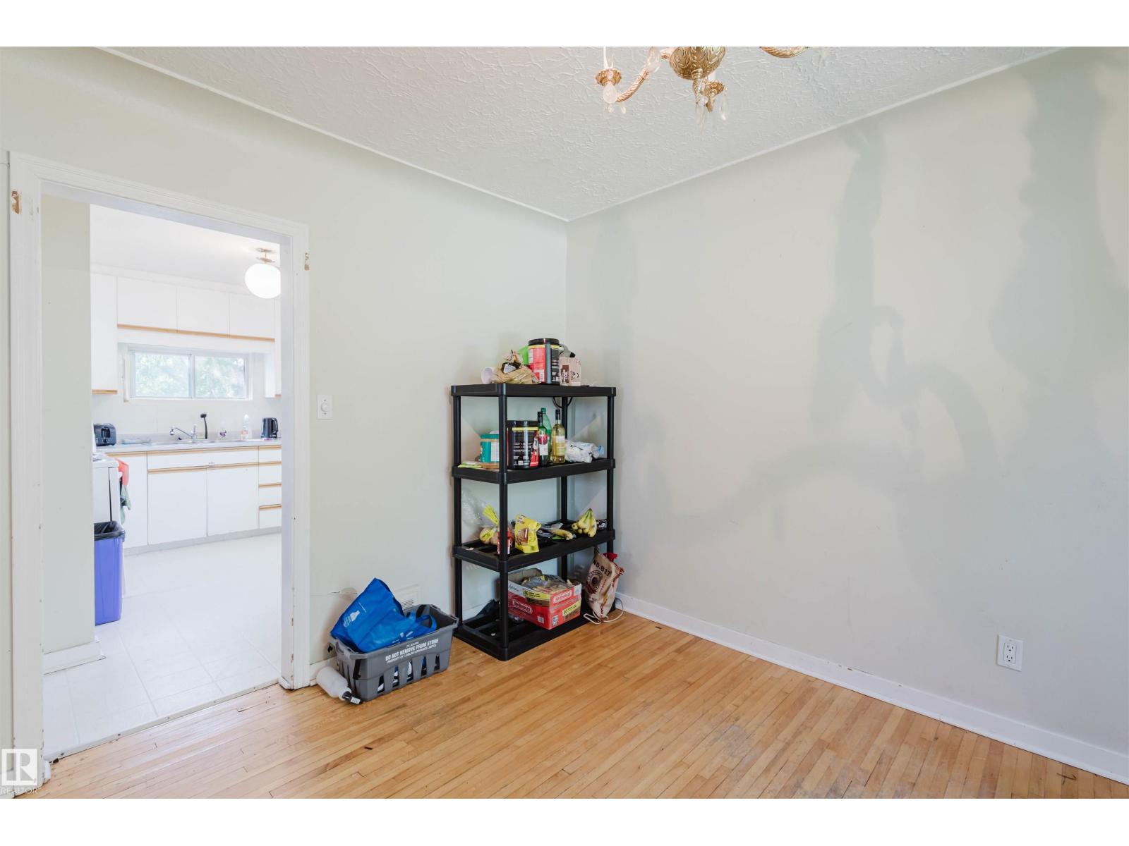 Photo 8 of 7230 112 St Nw, Edmonton AB