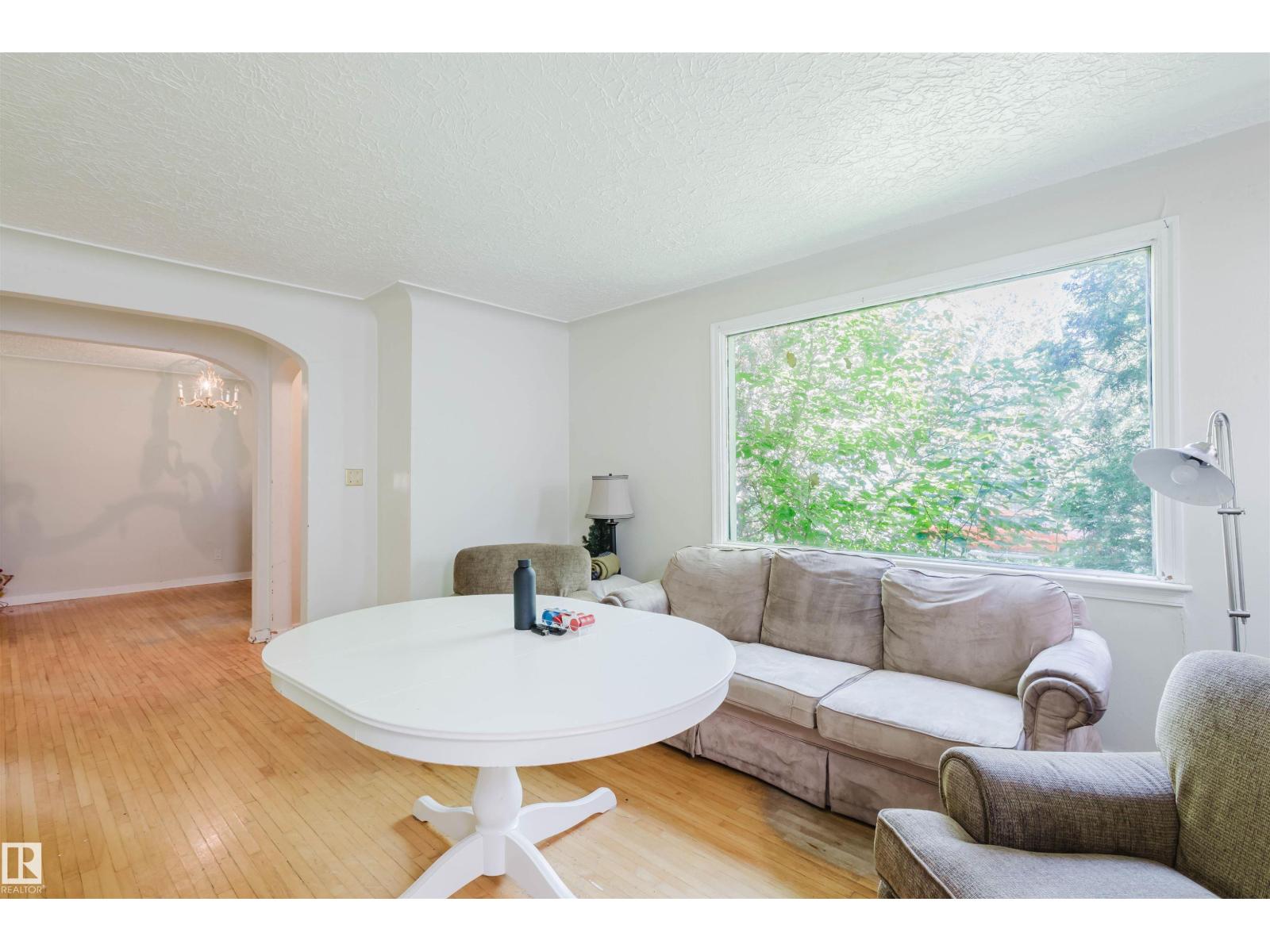 Photo 5 of 7230 112 St Nw, Edmonton AB