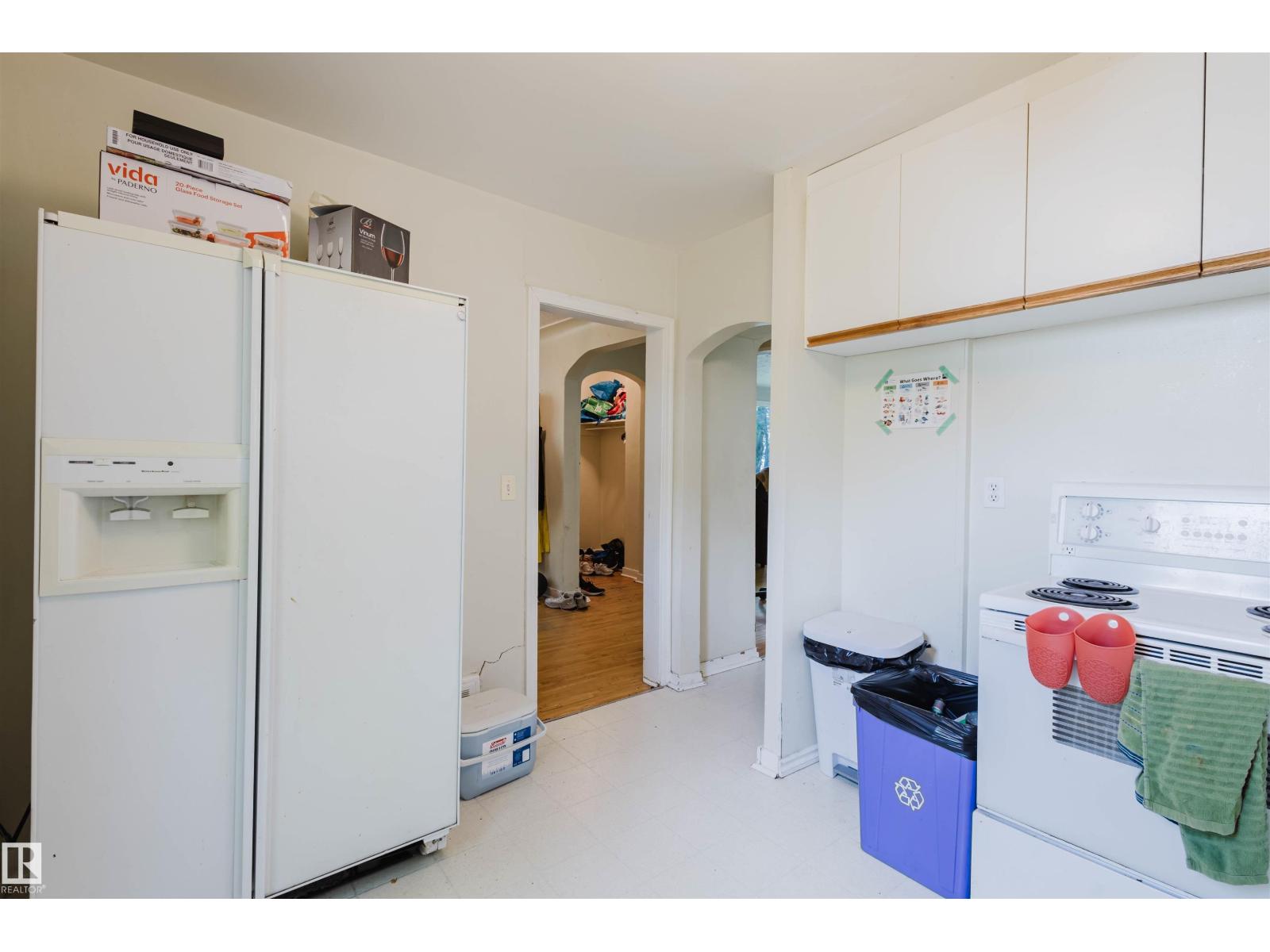 Photo 11 of 7230 112 St Nw, Edmonton AB