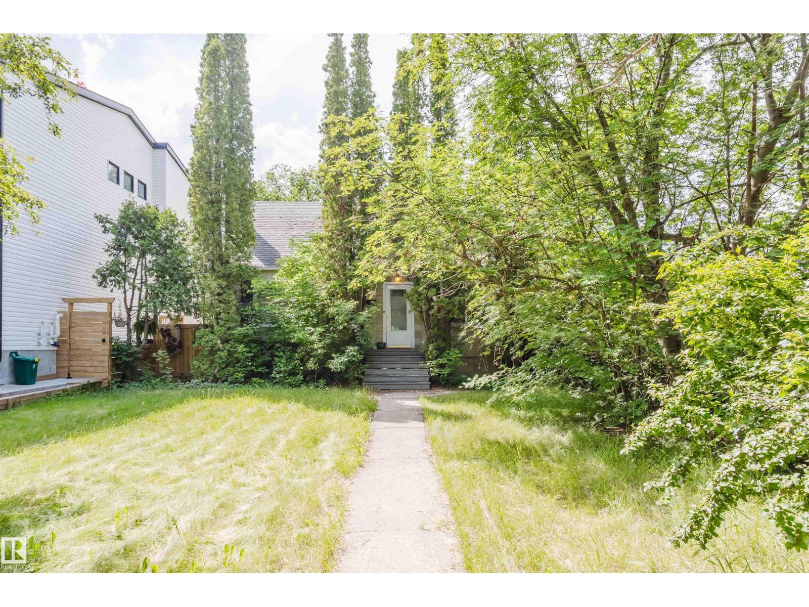 Photo 1 of 7230 112 St Nw, Edmonton AB