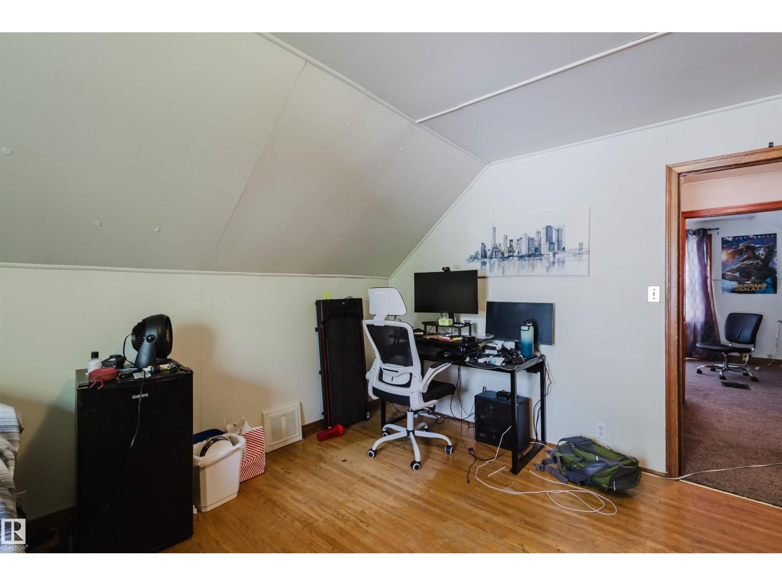 Photo 16 of 7230 112 St Nw, Edmonton AB