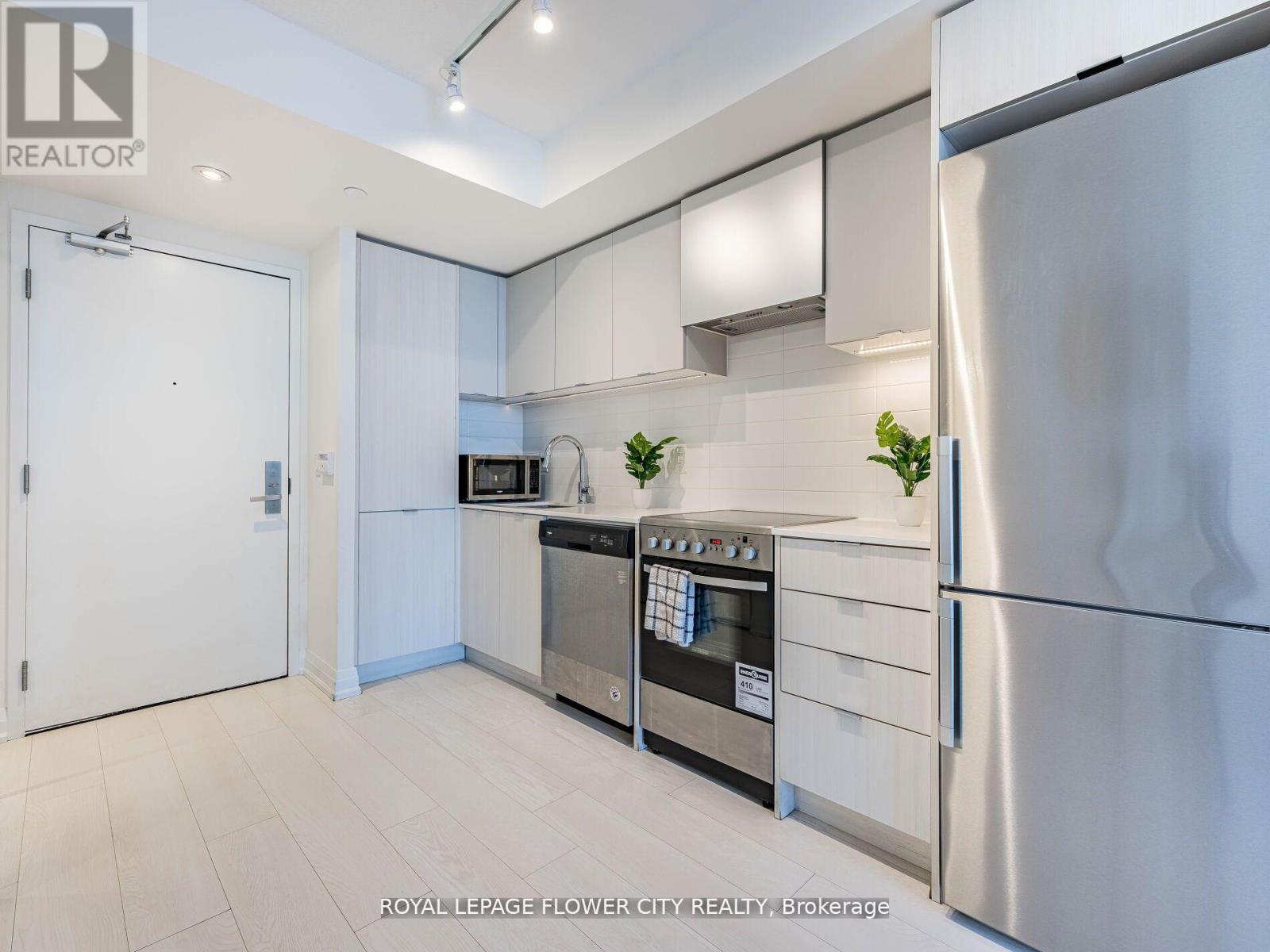 Photo 2 of 2804 30 Gibbs Road, Toronto ON
