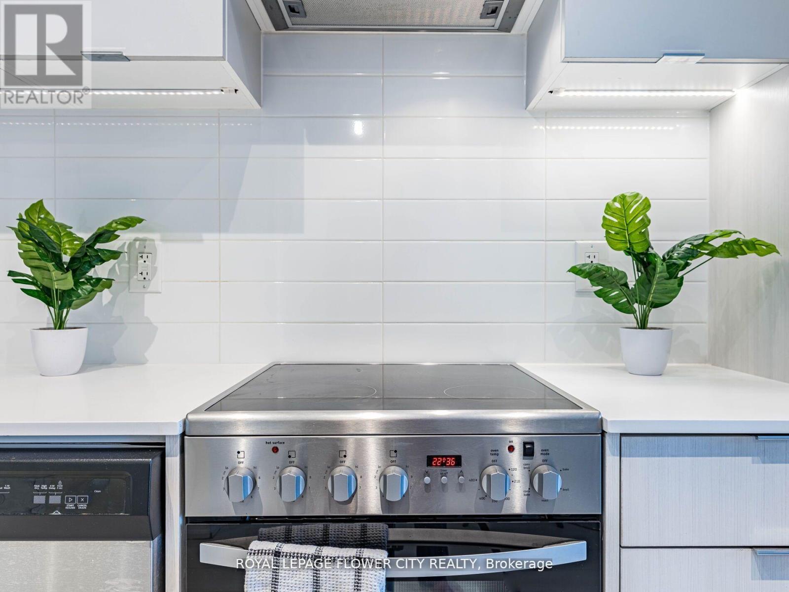Photo 21 of 2804 30 Gibbs Road, Toronto ON