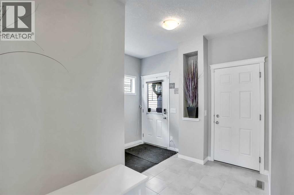 Photo 3 of 19 Hillcrest Link Sw, Airdrie AB