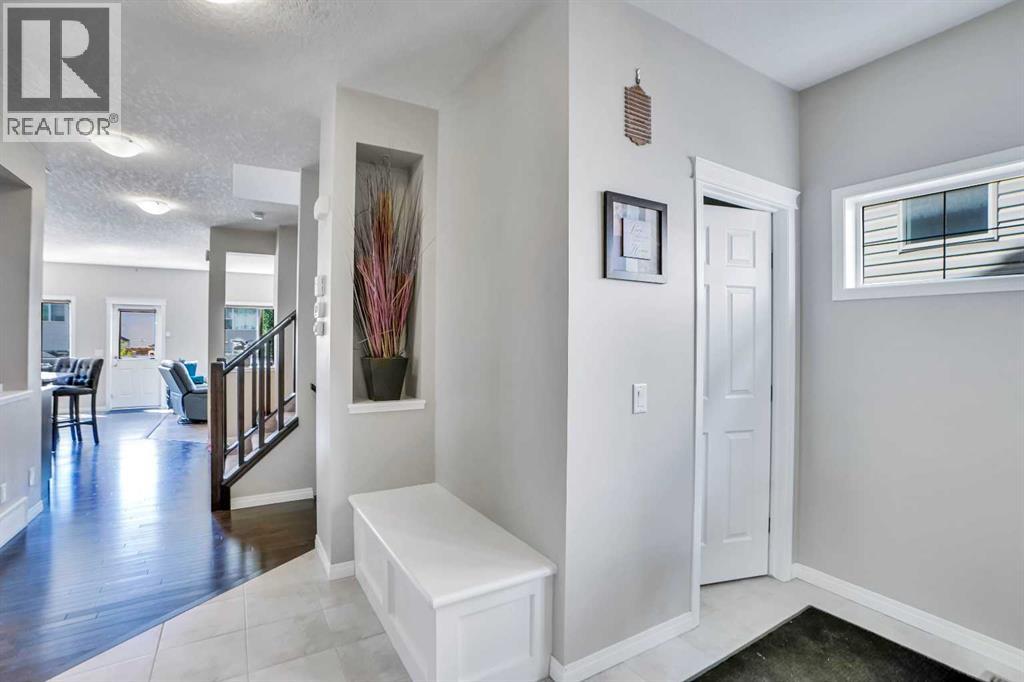Photo 4 of 19 Hillcrest Link Sw, Airdrie AB