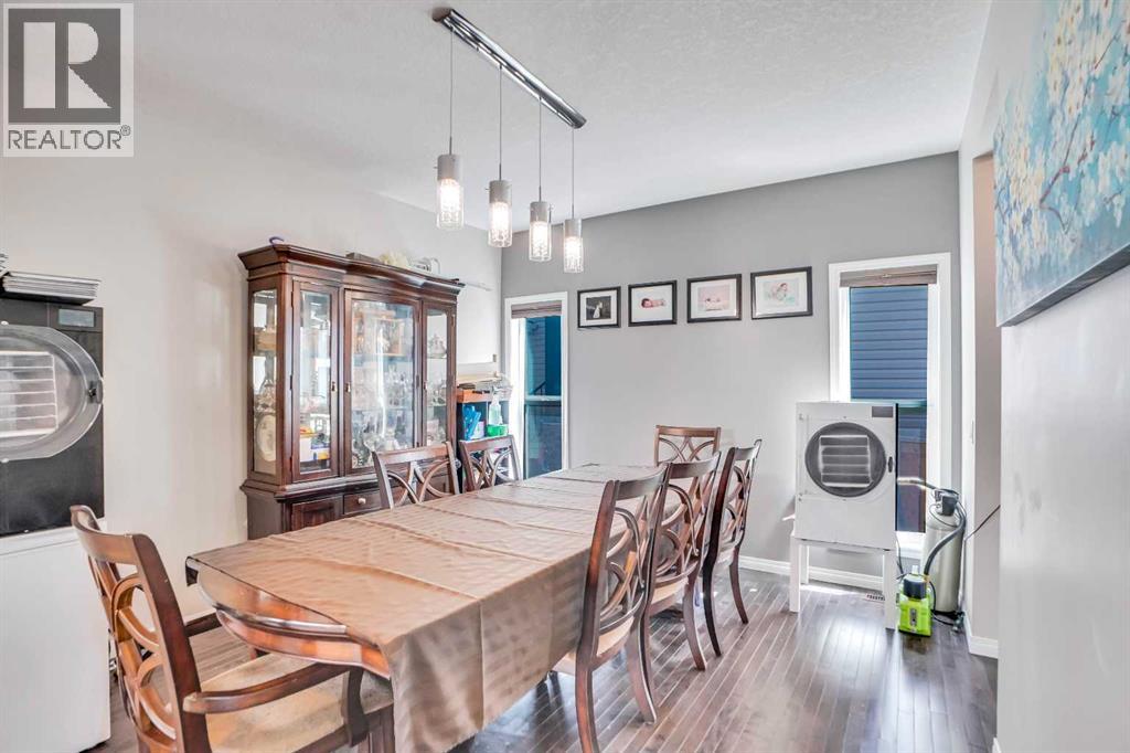Photo 5 of 19 Hillcrest Link Sw, Airdrie AB