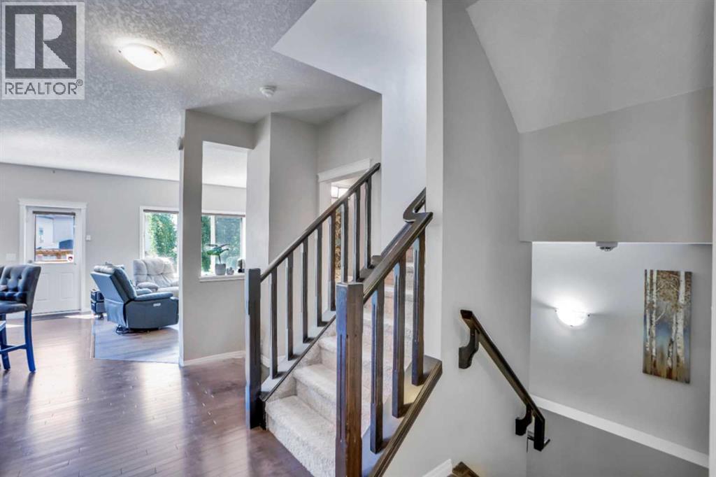 Photo 8 of 19 Hillcrest Link Sw, Airdrie AB