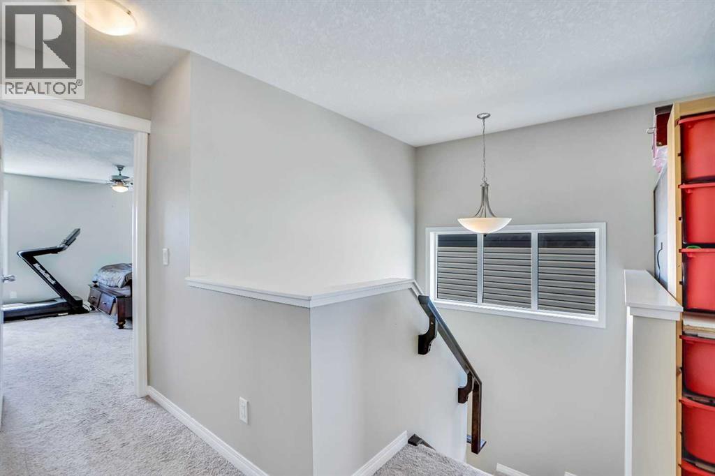 Photo 24 of 19 Hillcrest Link Sw, Airdrie AB