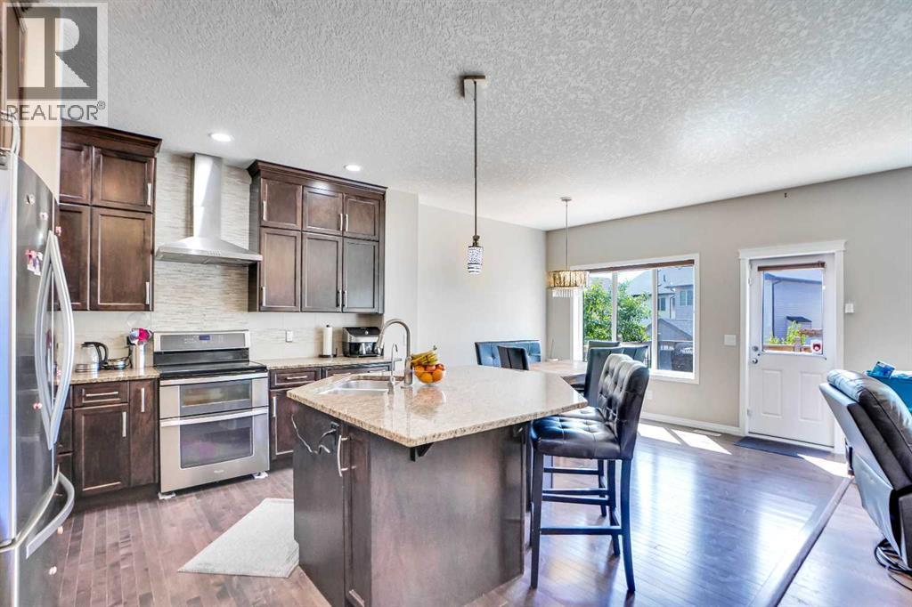 Photo 10 of 19 Hillcrest Link Sw, Airdrie AB