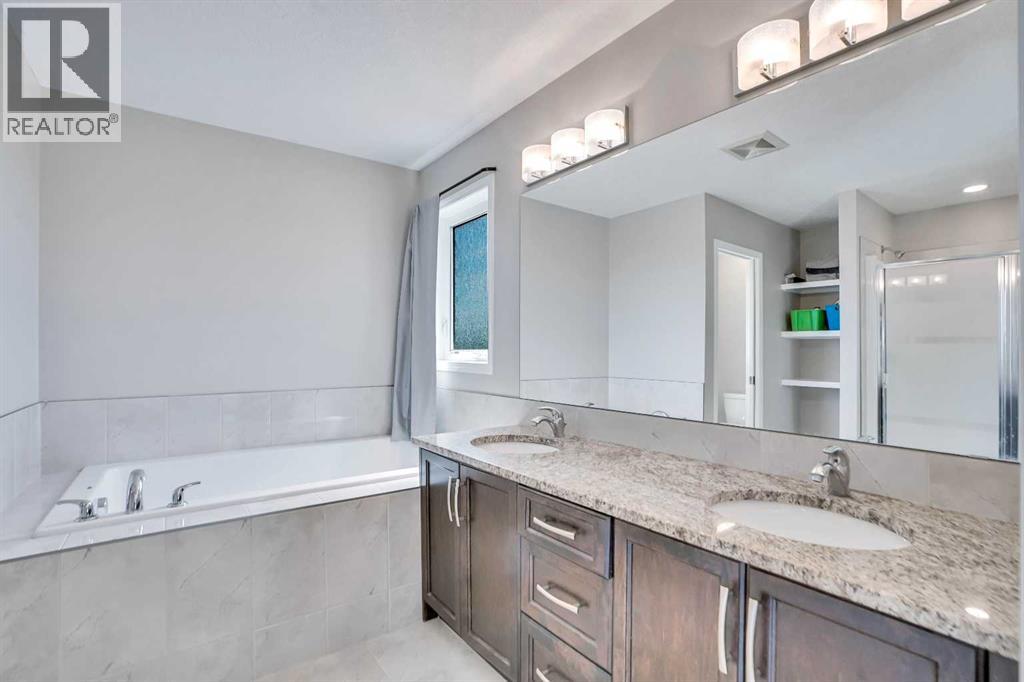 Photo 31 of 19 Hillcrest Link Sw, Airdrie AB
