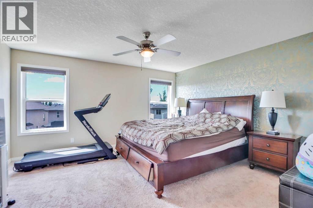 Photo 28 of 19 Hillcrest Link Sw, Airdrie AB