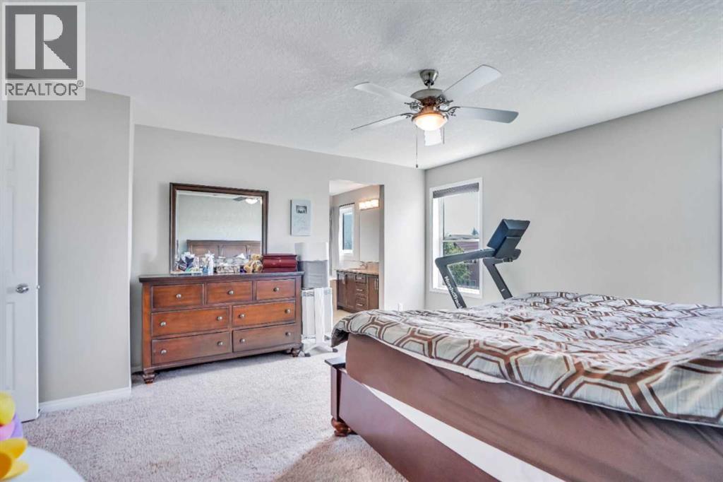 Photo 30 of 19 Hillcrest Link Sw, Airdrie AB