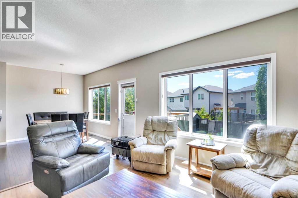 Photo 21 of 19 Hillcrest Link Sw, Airdrie AB