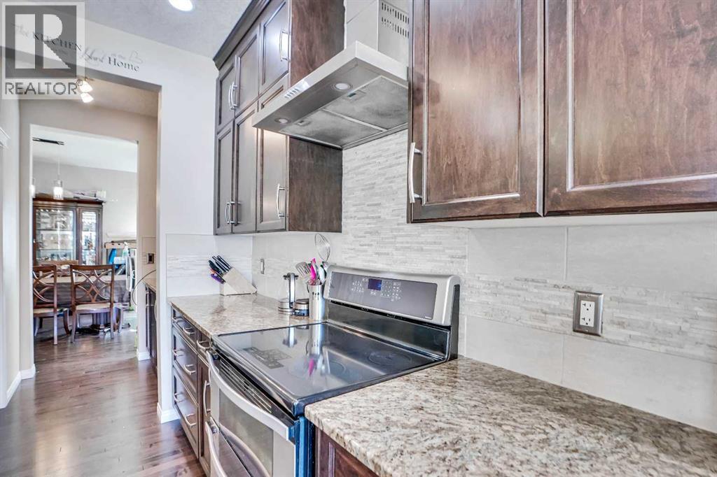 Photo 15 of 19 Hillcrest Link Sw, Airdrie AB