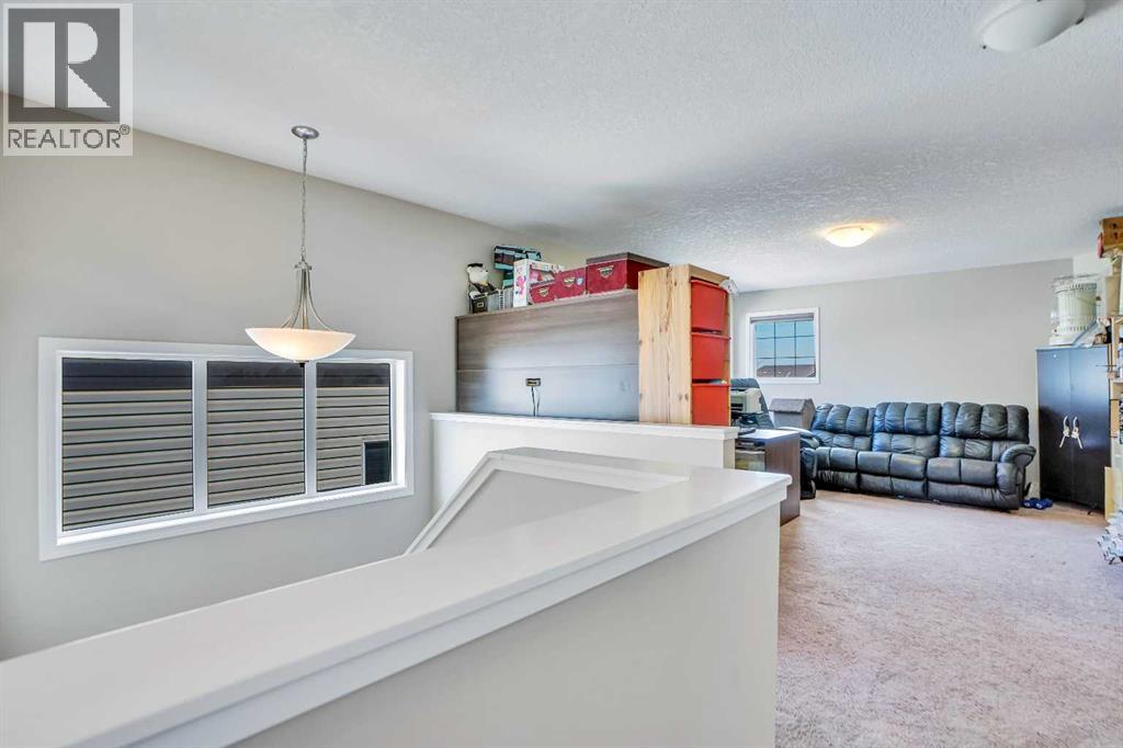 Photo 25 of 19 Hillcrest Link Sw, Airdrie AB