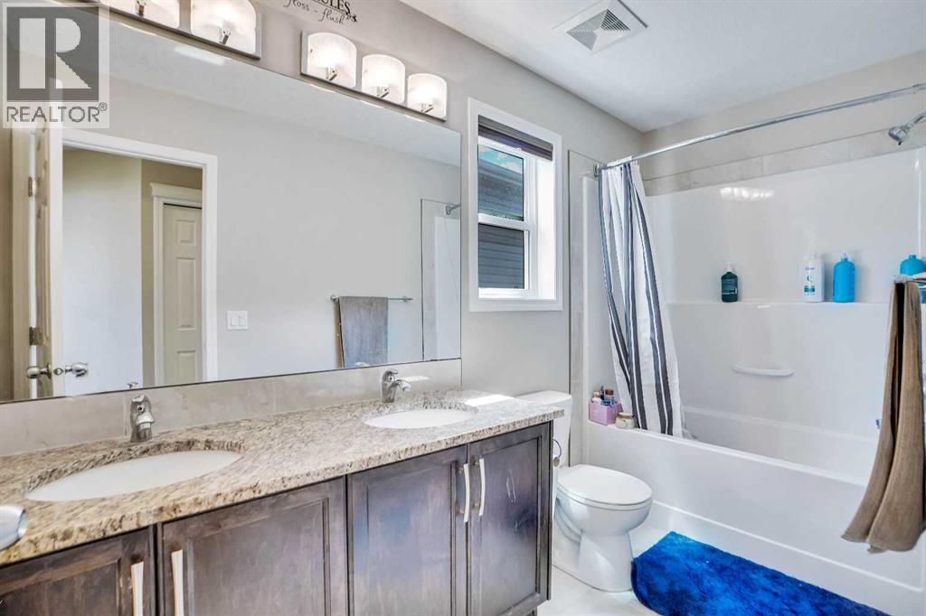 Photo 41 of 19 Hillcrest Link Sw, Airdrie AB