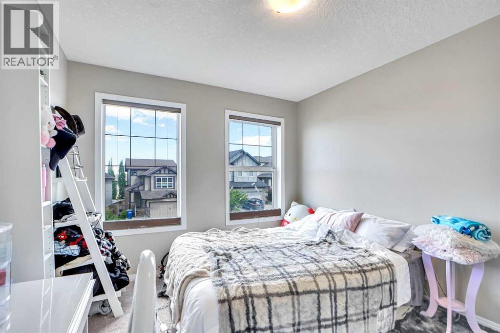 Photo 37 of 19 Hillcrest Link Sw, Airdrie AB