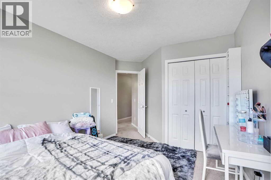 Photo 38 of 19 Hillcrest Link Sw, Airdrie AB