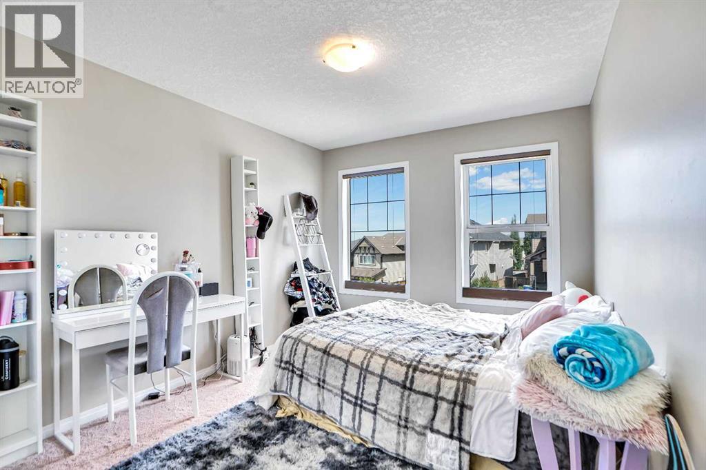 Photo 36 of 19 Hillcrest Link Sw, Airdrie AB