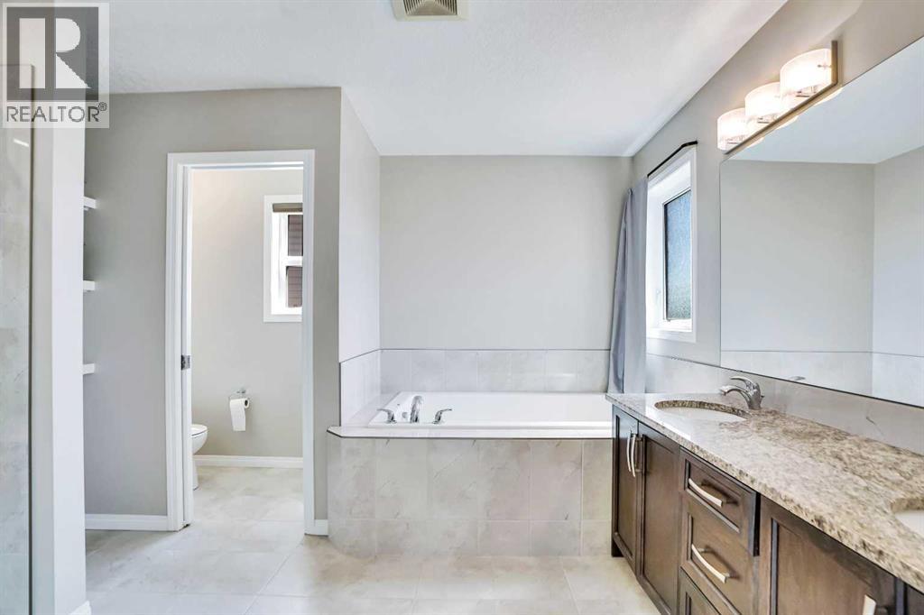 Photo 33 of 19 Hillcrest Link Sw, Airdrie AB