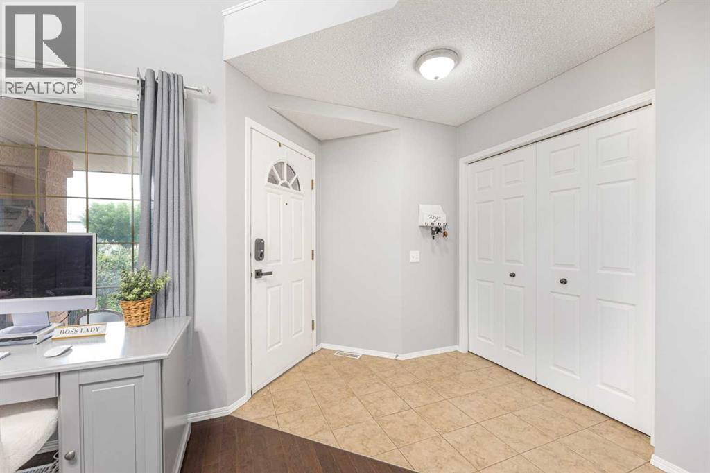 Photo 4 of 86 Tuscany Ridge View Nw, Calgary AB