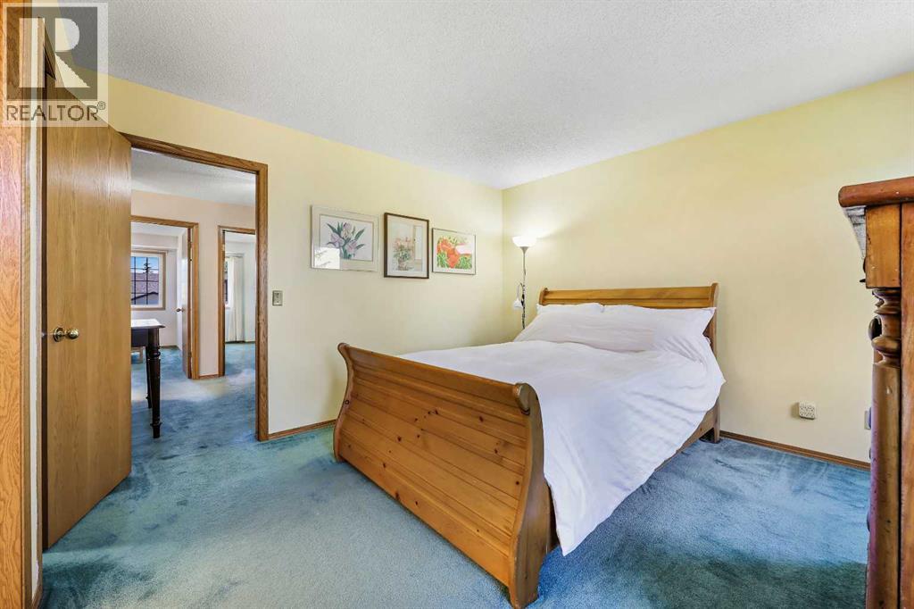 Single Family House for Sale in  Hawkmount Close NW Hawkwood Calgary 