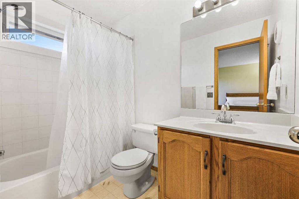 Single Family House for Sale in  Hawkmount Close NW Hawkwood Calgary 