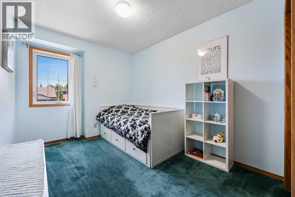 Single Family House for Sale in  Hawkmount Close NW Hawkwood Calgary 