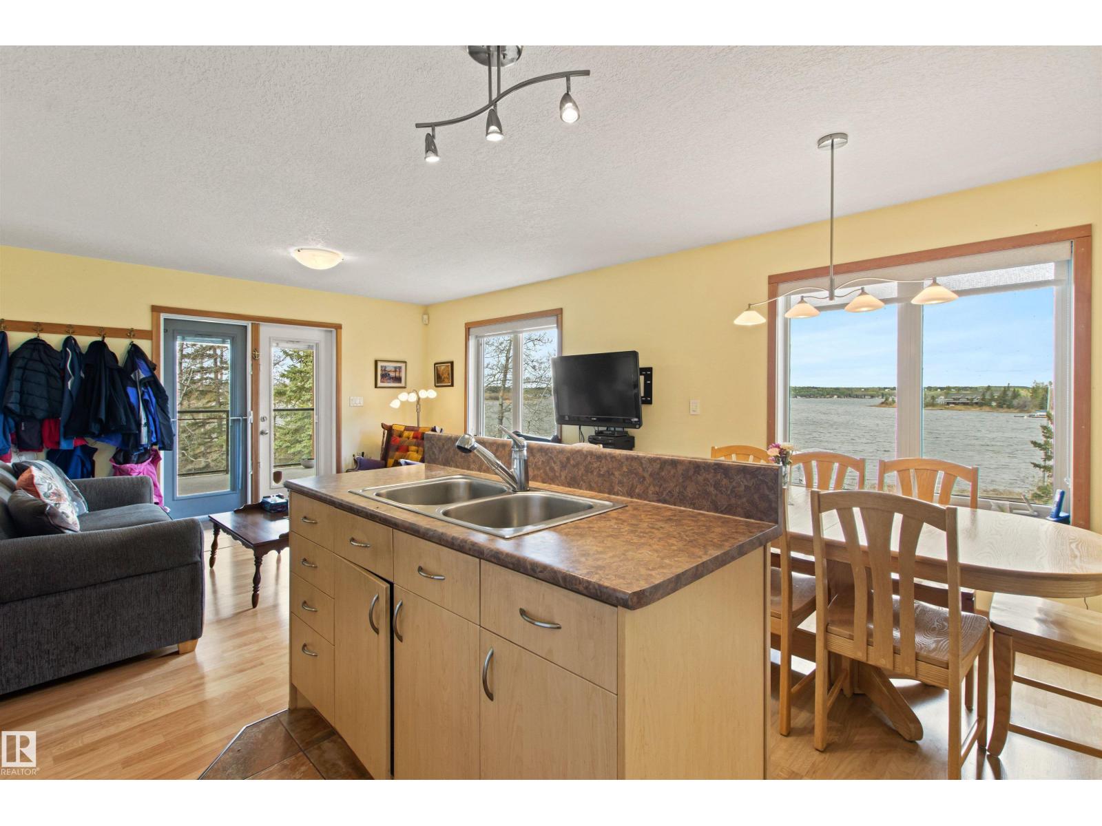 4 Sunshine Bay RD, Rural Parkland County