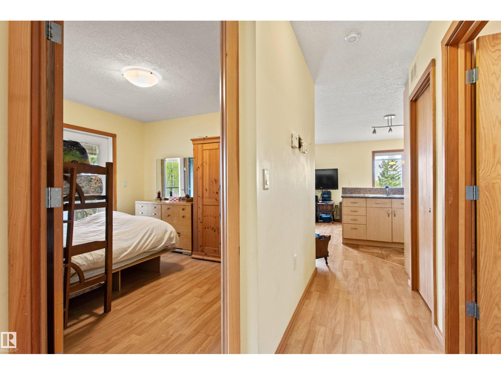 4 Sunshine Bay RD, Rural Parkland County