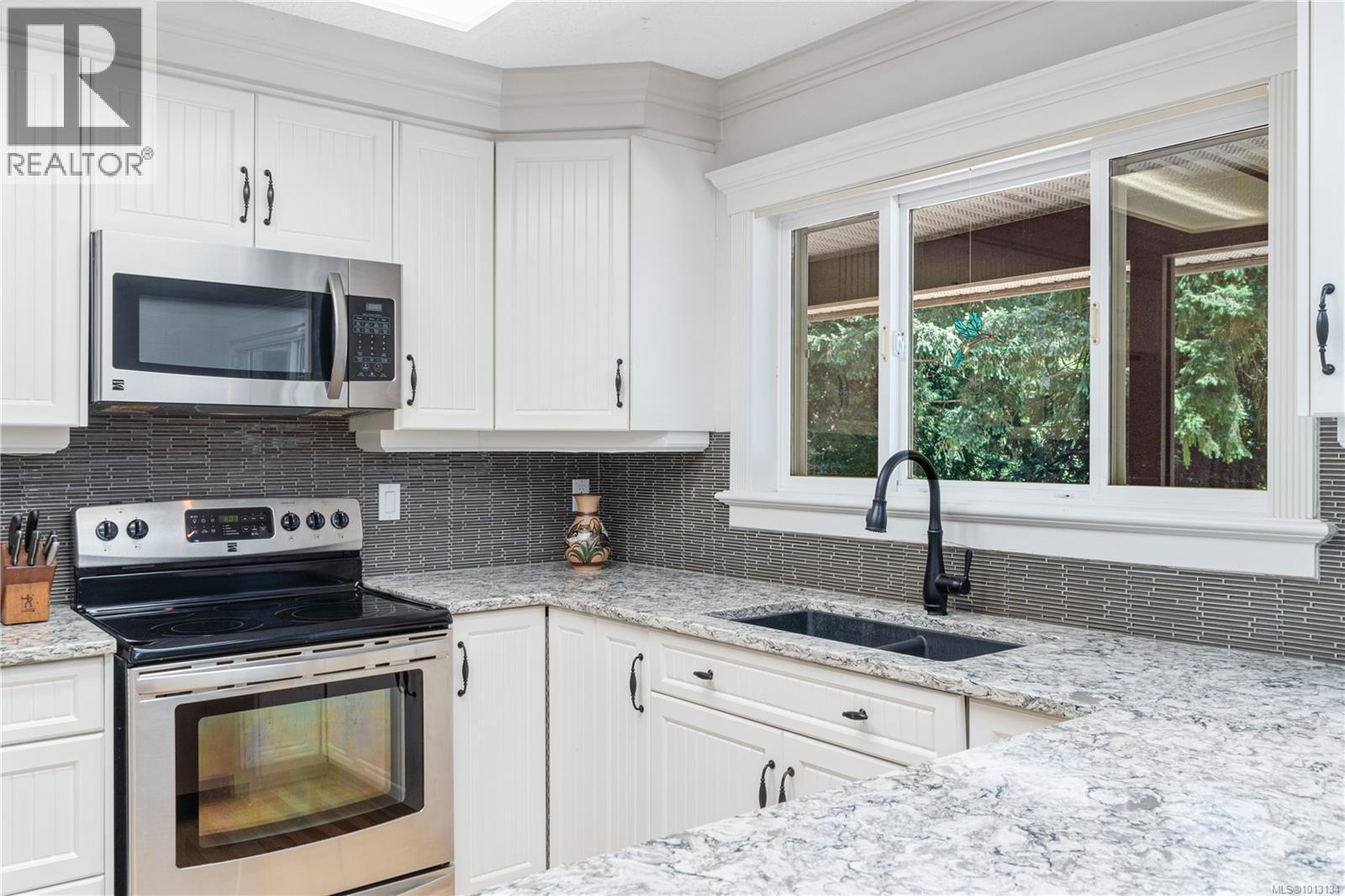 578 Wain Rd, Parksville